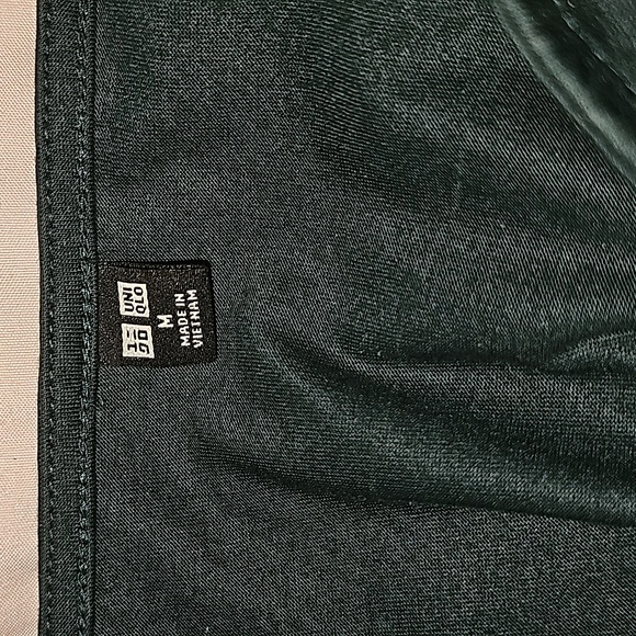 Bundle 3 for $25 / Uniqlo top - Picture 3 of 3